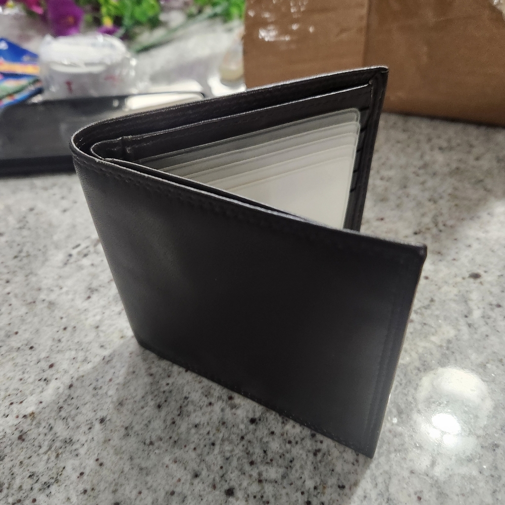 Buxton Genuine Leather Dark Brown Wallet includes 5 plastic picture sleeves - Picture 1 of 8